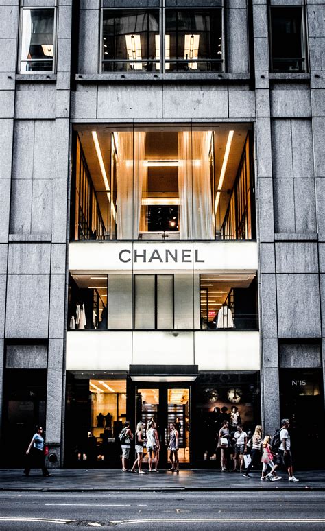 5th avenue chanel - chanel 5 new york.